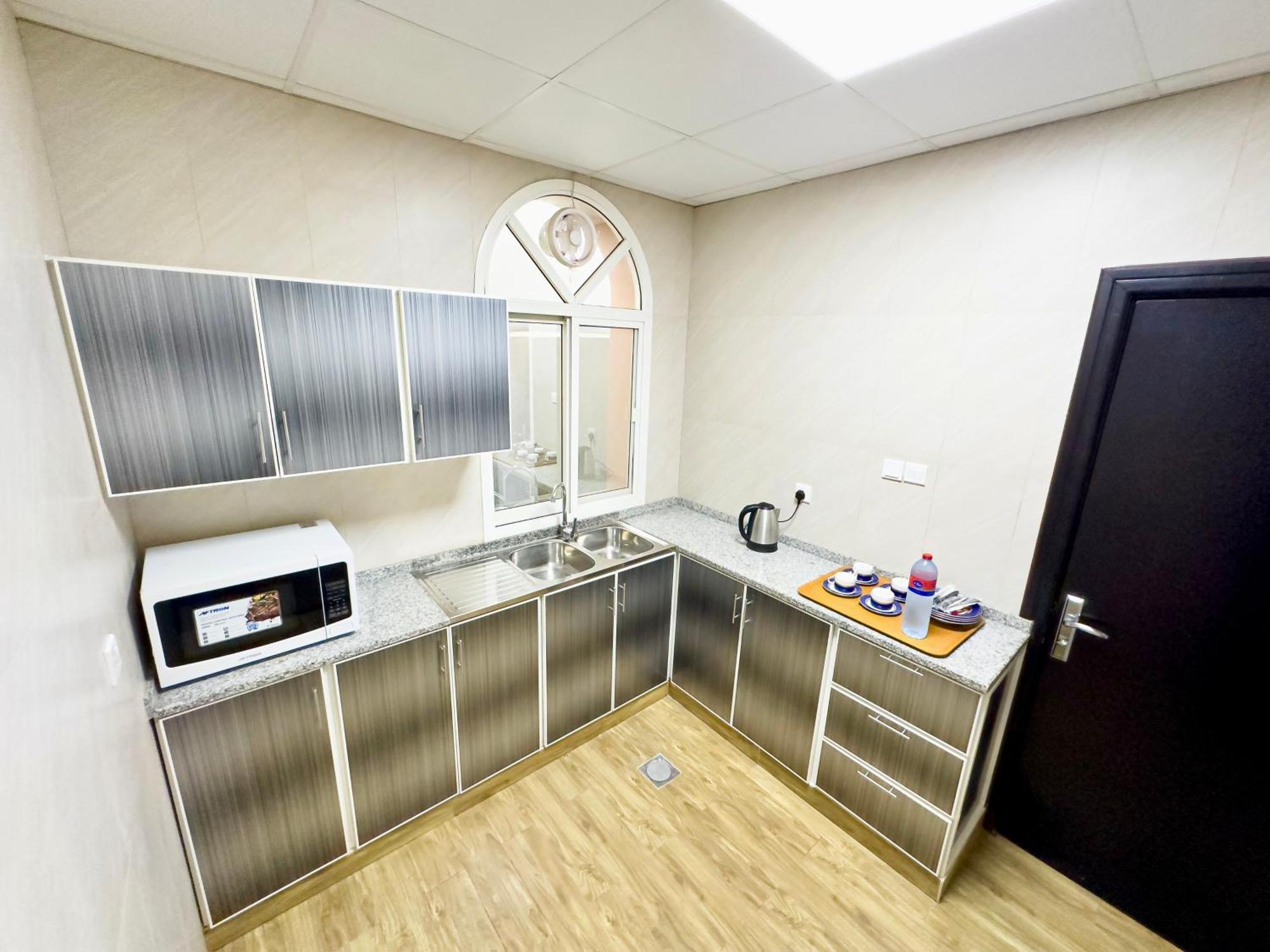 Royal Residence Hotel Apartments Umm al-Quwain Exterior photo